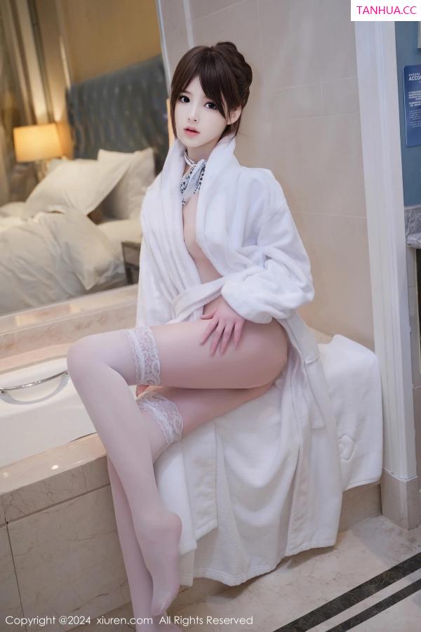   [XiuRen]高清写真图 2024.03.01 No.8162 梦灵儿Mini 丝袜美腿第5张图片